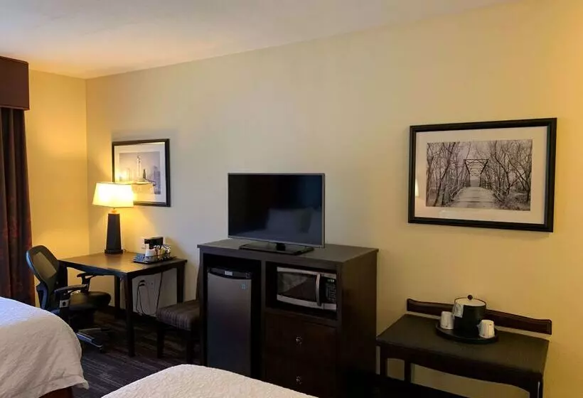 Отель Hampton Inn Poplar Bluff