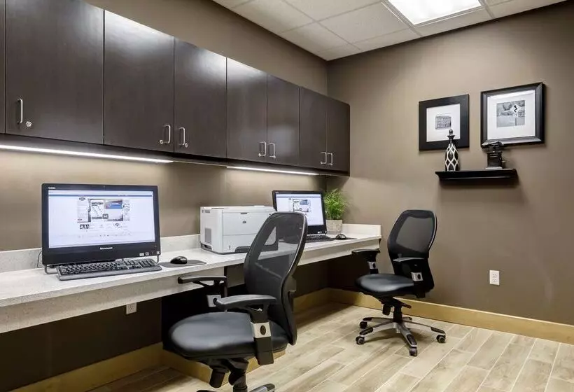 Отель Hampton Inn Poplar Bluff