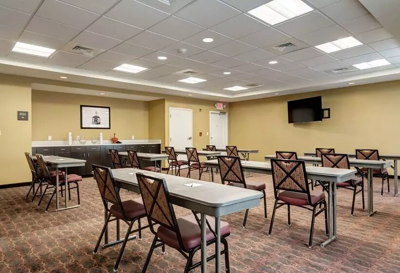 Отель Hampton Inn Poplar Bluff
