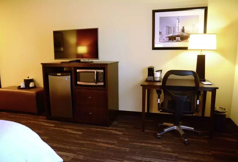 Отель Hampton Inn Poplar Bluff
