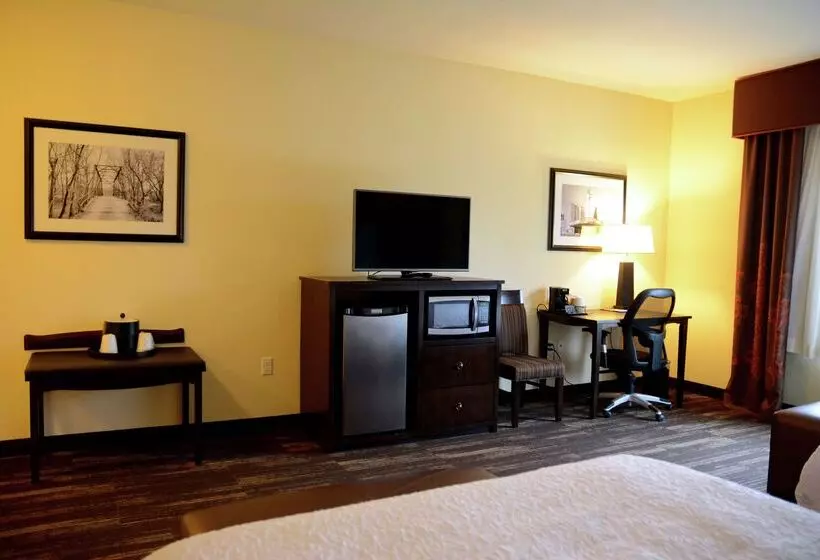 Отель Hampton Inn Poplar Bluff