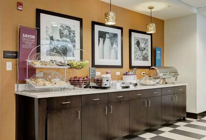 Отель Hampton Inn Poplar Bluff