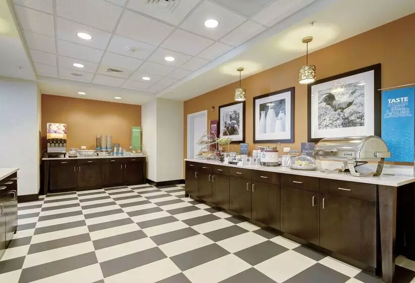 Отель Hampton Inn Poplar Bluff