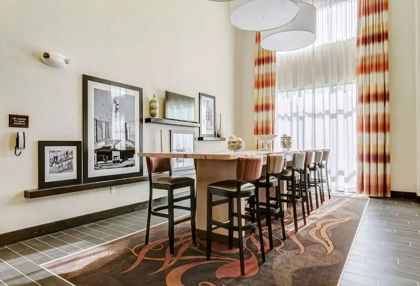 Отель Hampton Inn Poplar Bluff