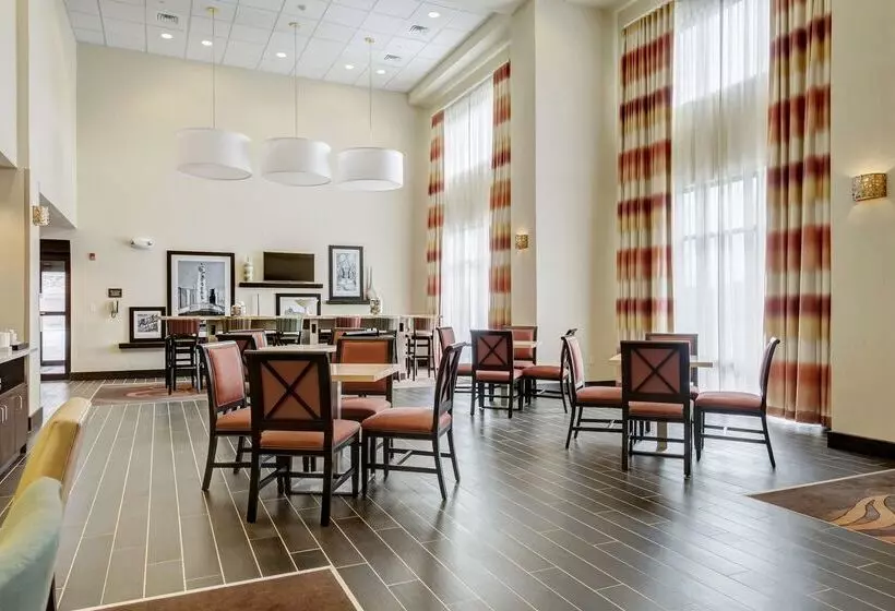 Отель Hampton Inn Poplar Bluff