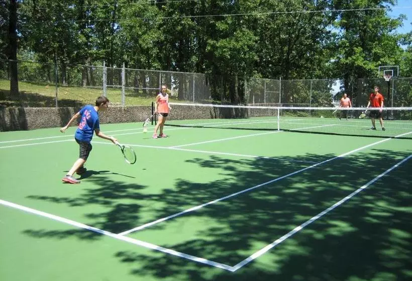 Отель Lakewood Resort