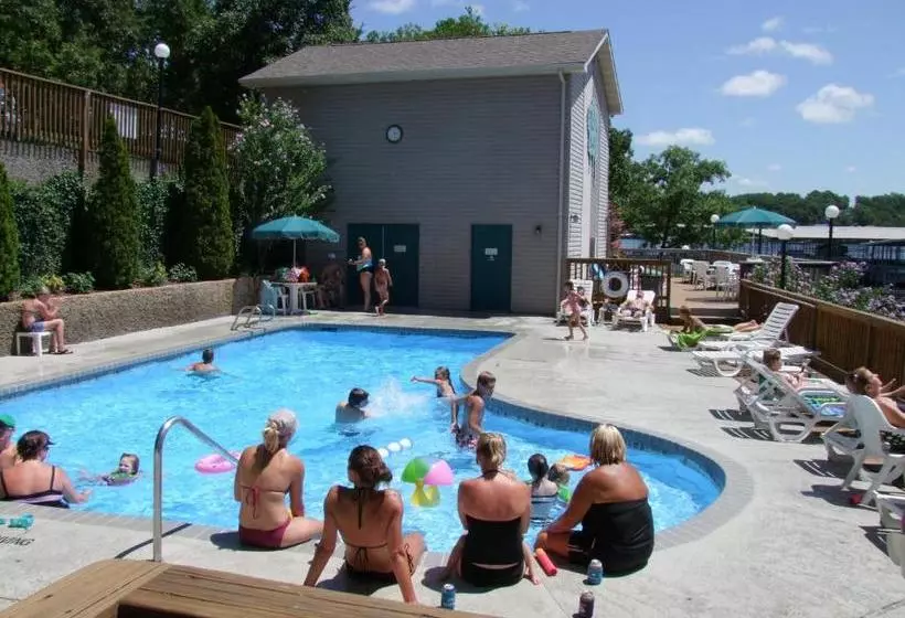 Отель Lakewood Resort