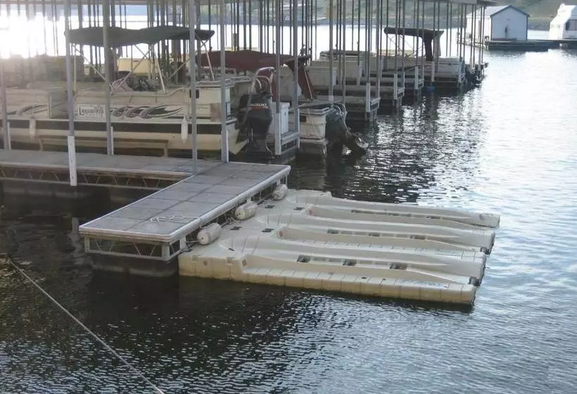 Отель Lakewood Resort