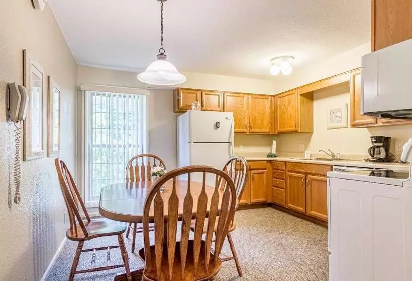 Отель Lakewood Resort