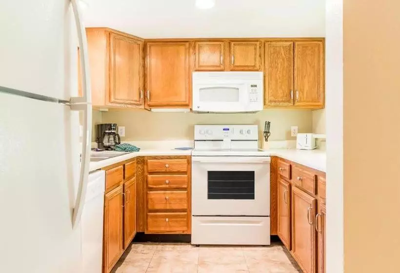 Отель Lakewood Resort