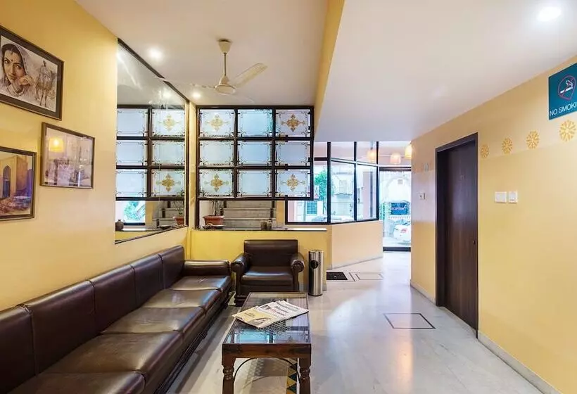 Hotel Oyo Rooms Bani Park Kabir Marg