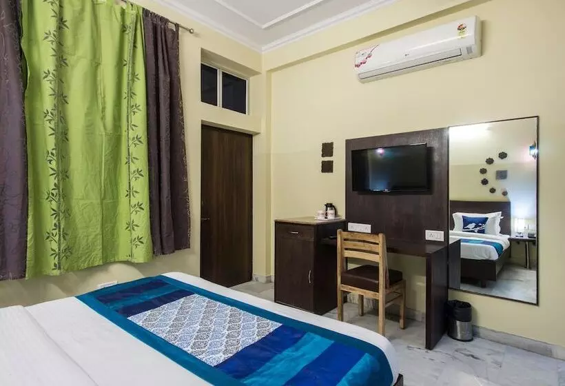 Hotel Oyo Rooms Bani Park Kabir Marg