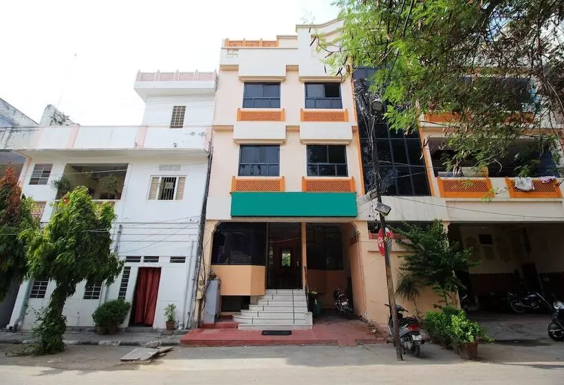 Hotel Oyo Rooms Bani Park Kabir Marg