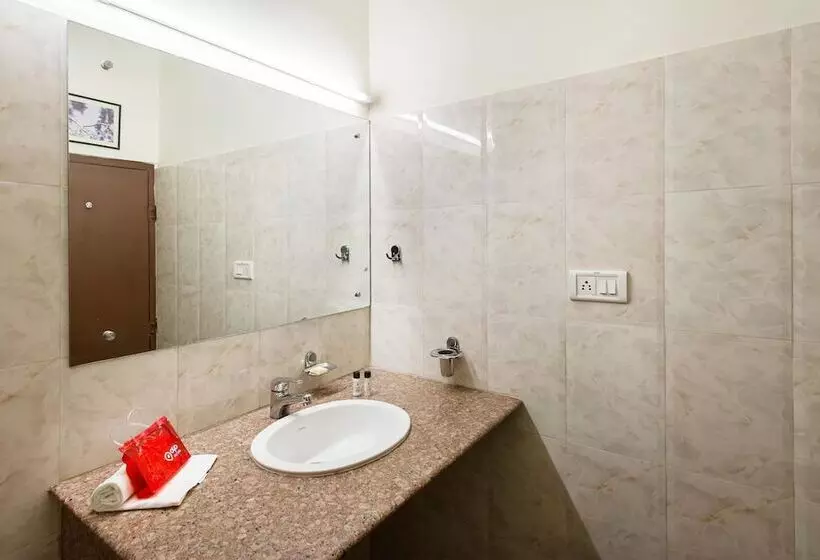 Hotel Oyo Rooms Bani Park Kabir Marg