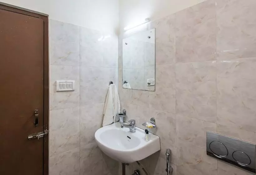 Hotel Oyo Rooms Bani Park Kabir Marg