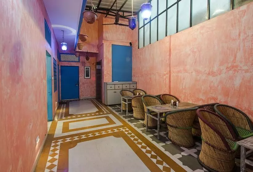 Hotel Oyo Rooms Bani Park Kabir Marg