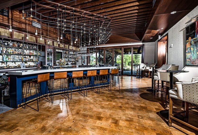 Отель The Inn At The Crossroads