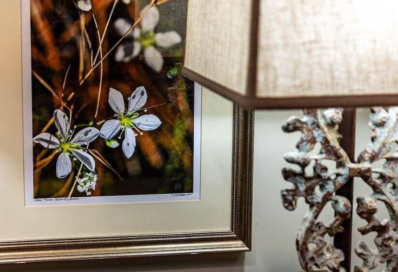 Отель The Inn At The Crossroads