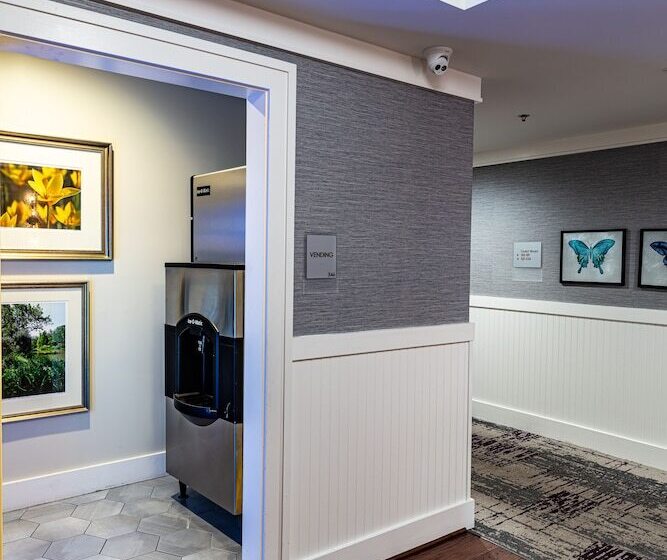 Отель The Inn At The Crossroads