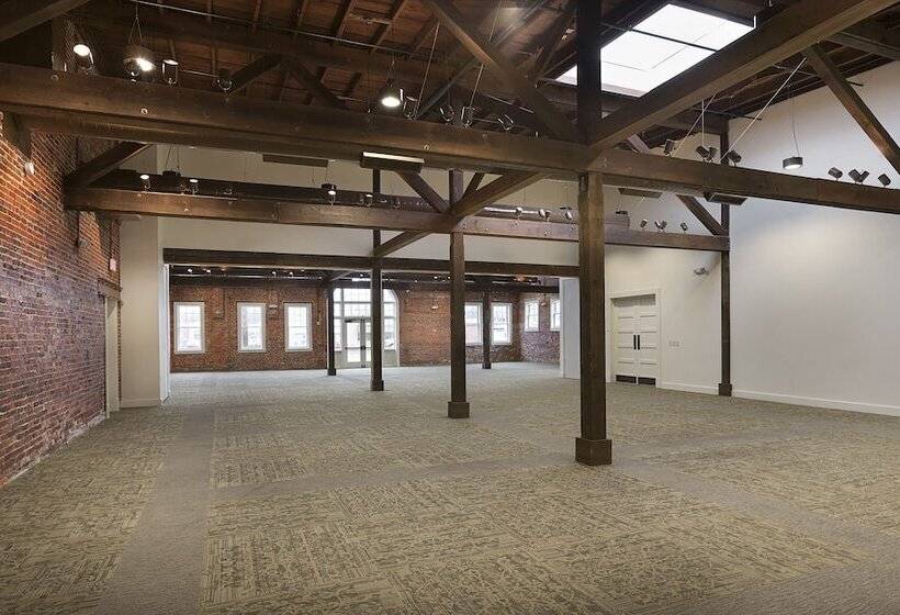 Отель The Inn At The Crossroads