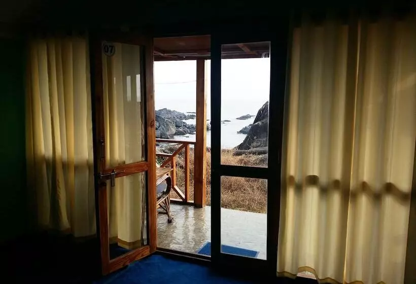 Neptune Point Hill Cottages