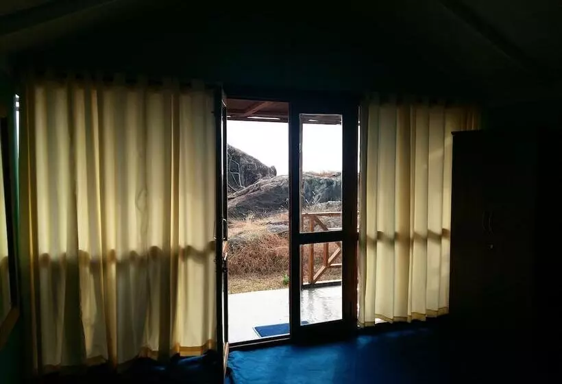 Neptune Point Hill Cottages