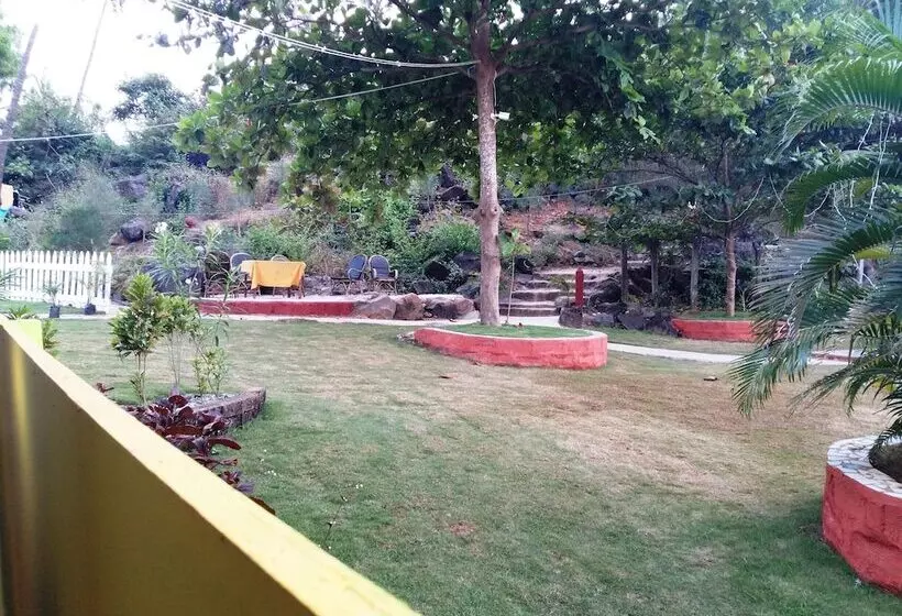 Neptune Point Hill Cottages