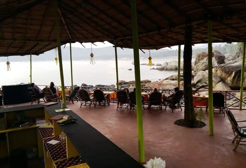 Neptune Point Hill Cottages