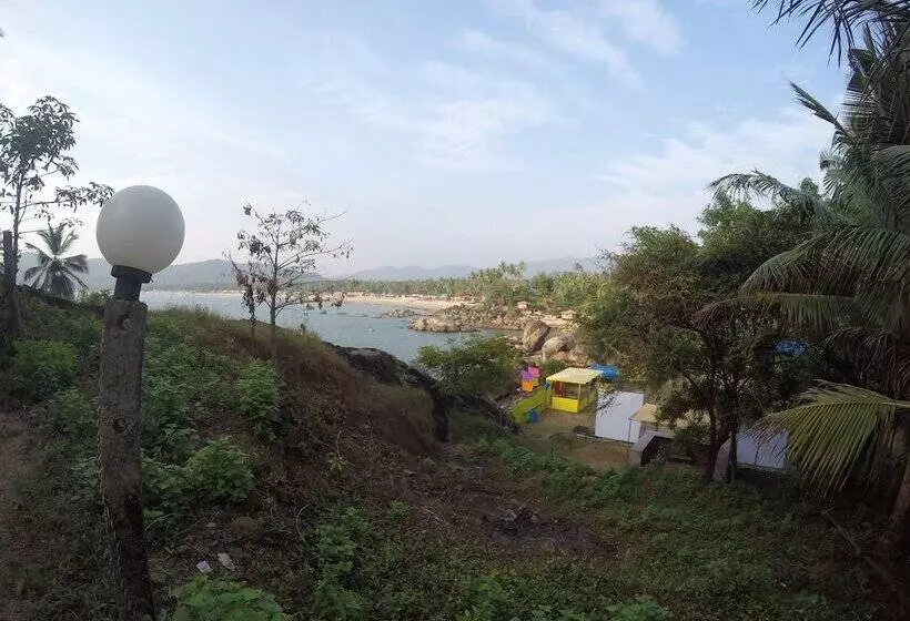 Neptune Point Hill Cottages