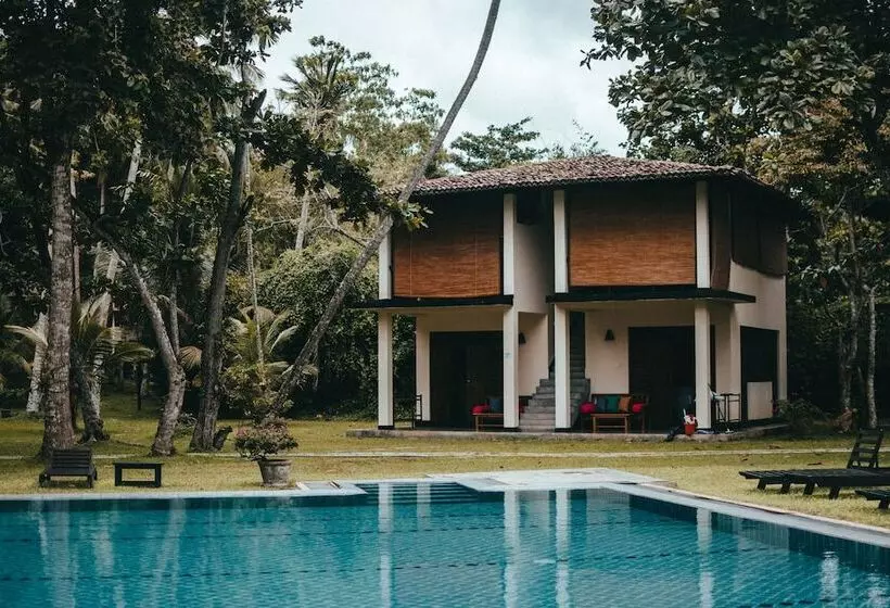 Resort Talalla Retreat