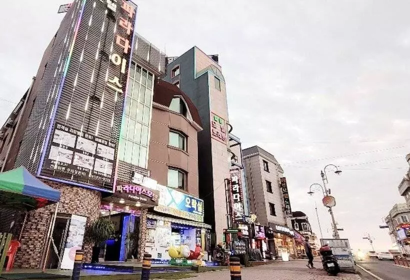 Boryeong Paradise Pension Motel