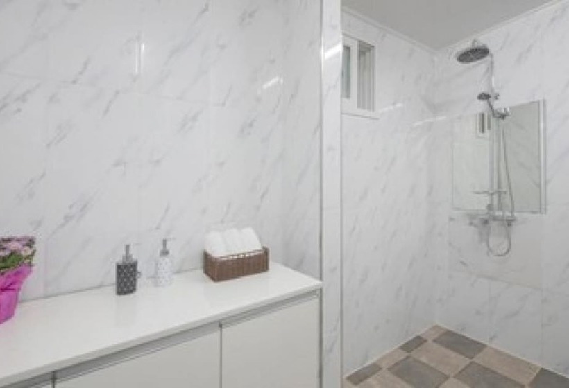 Chuncheon Buzz Glamping Pension