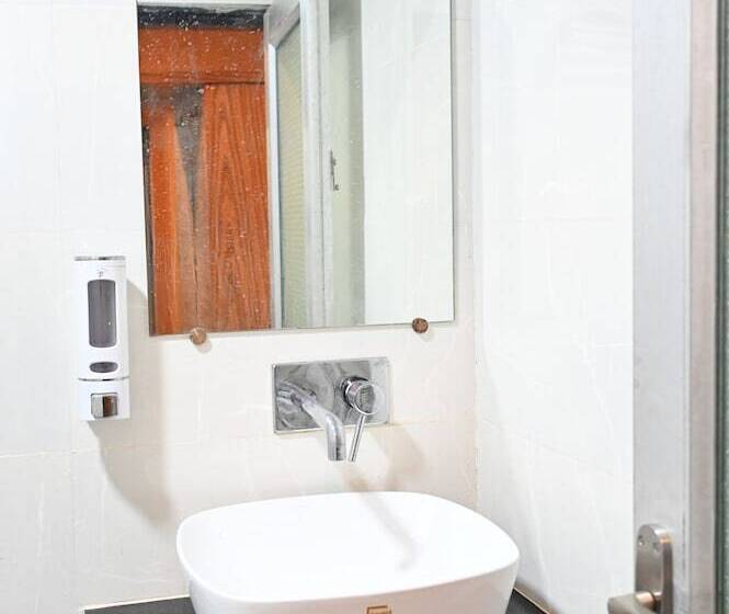 בית מלון כפרי Aeron Plaza