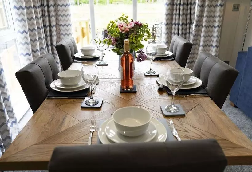 Hotelli Hollicarrs   Kingfisher Lodge