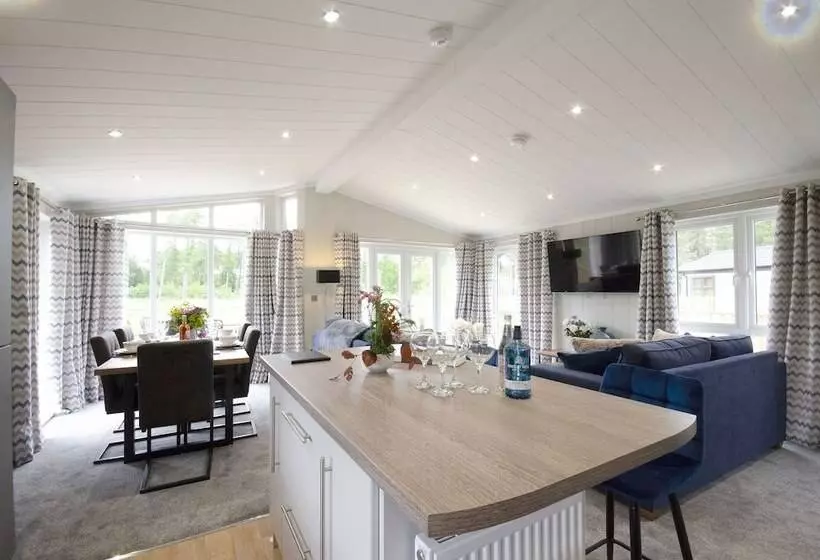 Hotelli Hollicarrs   Kingfisher Lodge