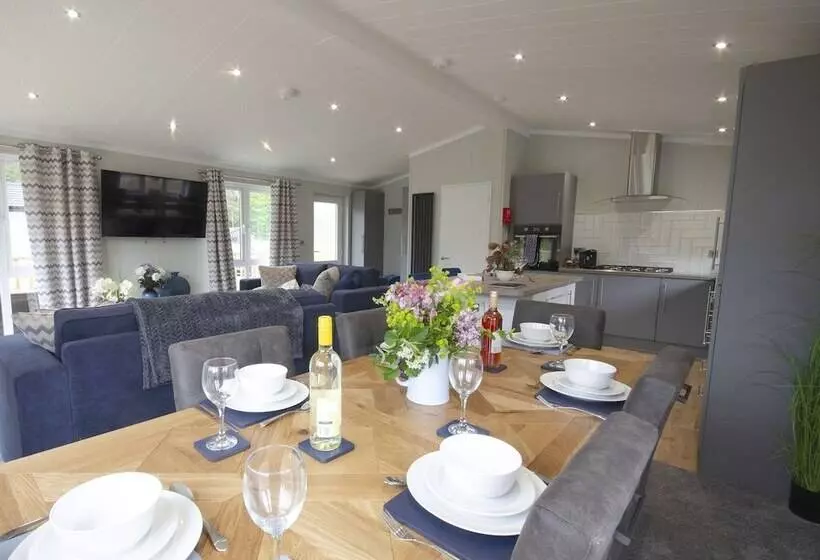 Hotelli Hollicarrs   Kingfisher Lodge