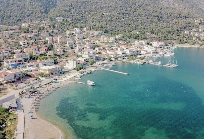 בית מלון כפרי Korfos