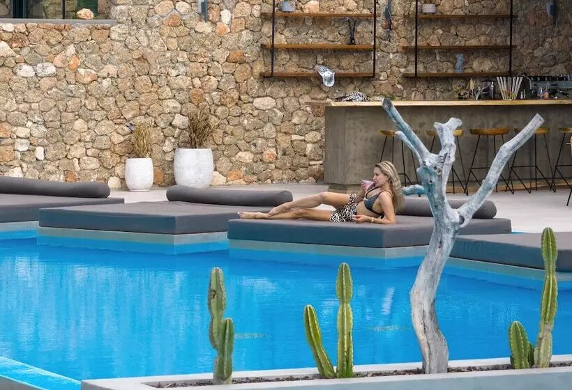 Hotelli Le Grand Bleu Resort