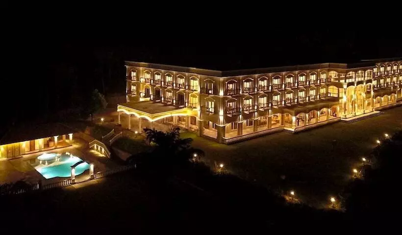 Hotelli Montrose Golf Resort & Spa