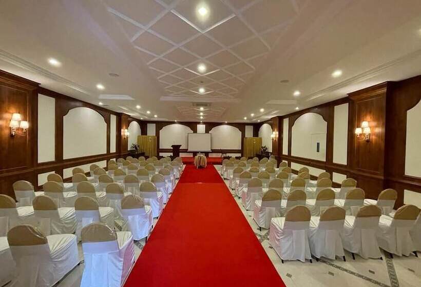 호텔 Montrose Golf Resort & Spa