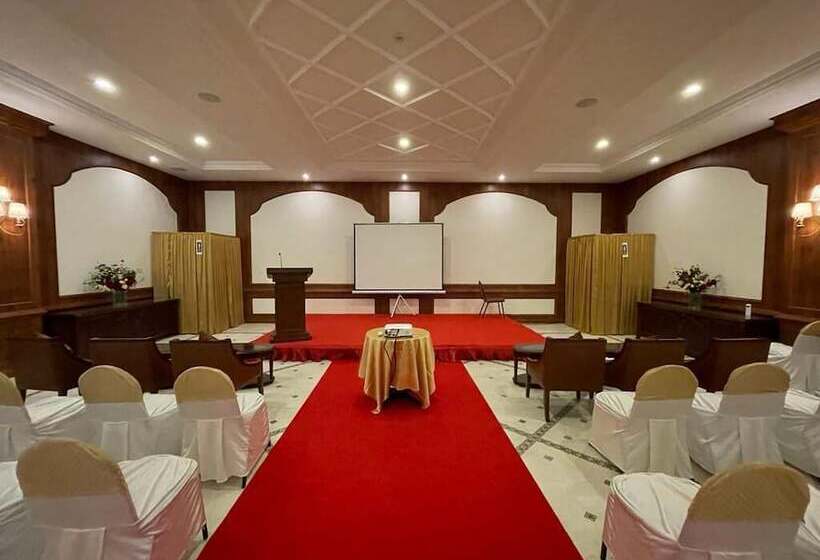 호텔 Montrose Golf Resort & Spa