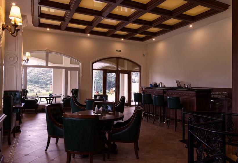 호텔 Montrose Golf Resort & Spa