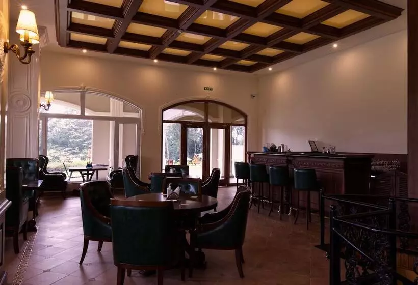 Hotelli Montrose Golf Resort & Spa