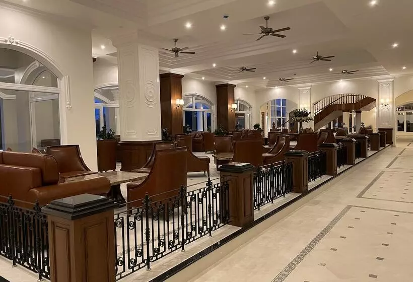 Hotelli Montrose Golf Resort & Spa