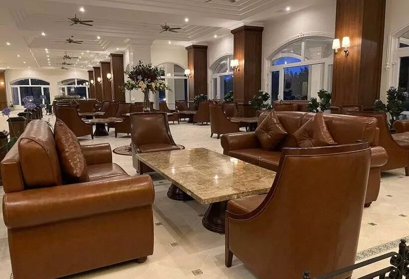 Hotelli Montrose Golf Resort & Spa