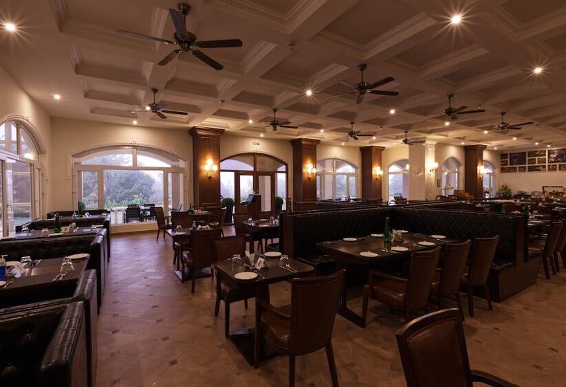 호텔 Montrose Golf Resort & Spa