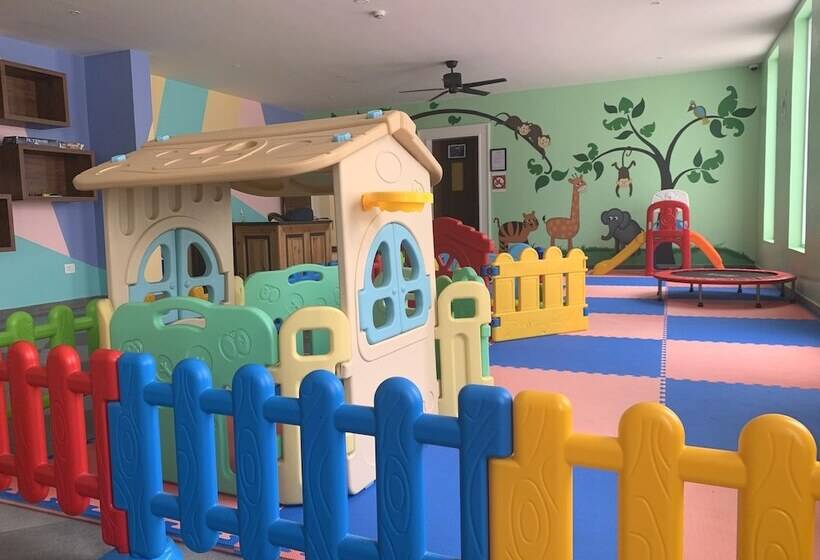 호텔 Montrose Golf Resort & Spa