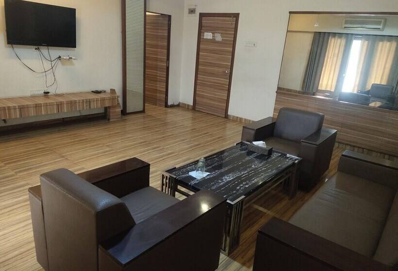 ホテル Praveen International