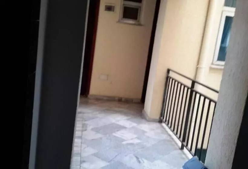 هتل Roza