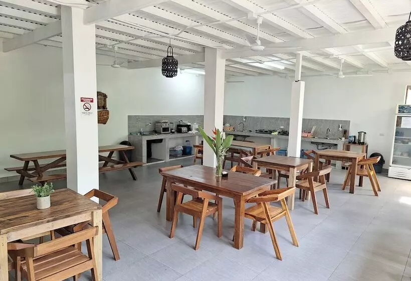 Hotelli Wide Mouth Frog